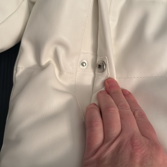 Chelsea DeBoer Winter White Faux Leather Puffer Coat, Large, NWT - Picture 2 of 9